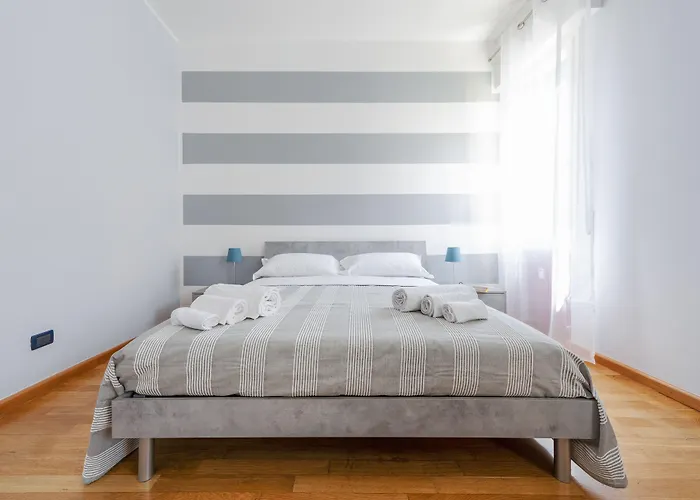 Guesthost - Sant'orsola Colorful Huge Apartman *