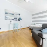 Guesthost - Sant'orsola Colorful Huge Apartment